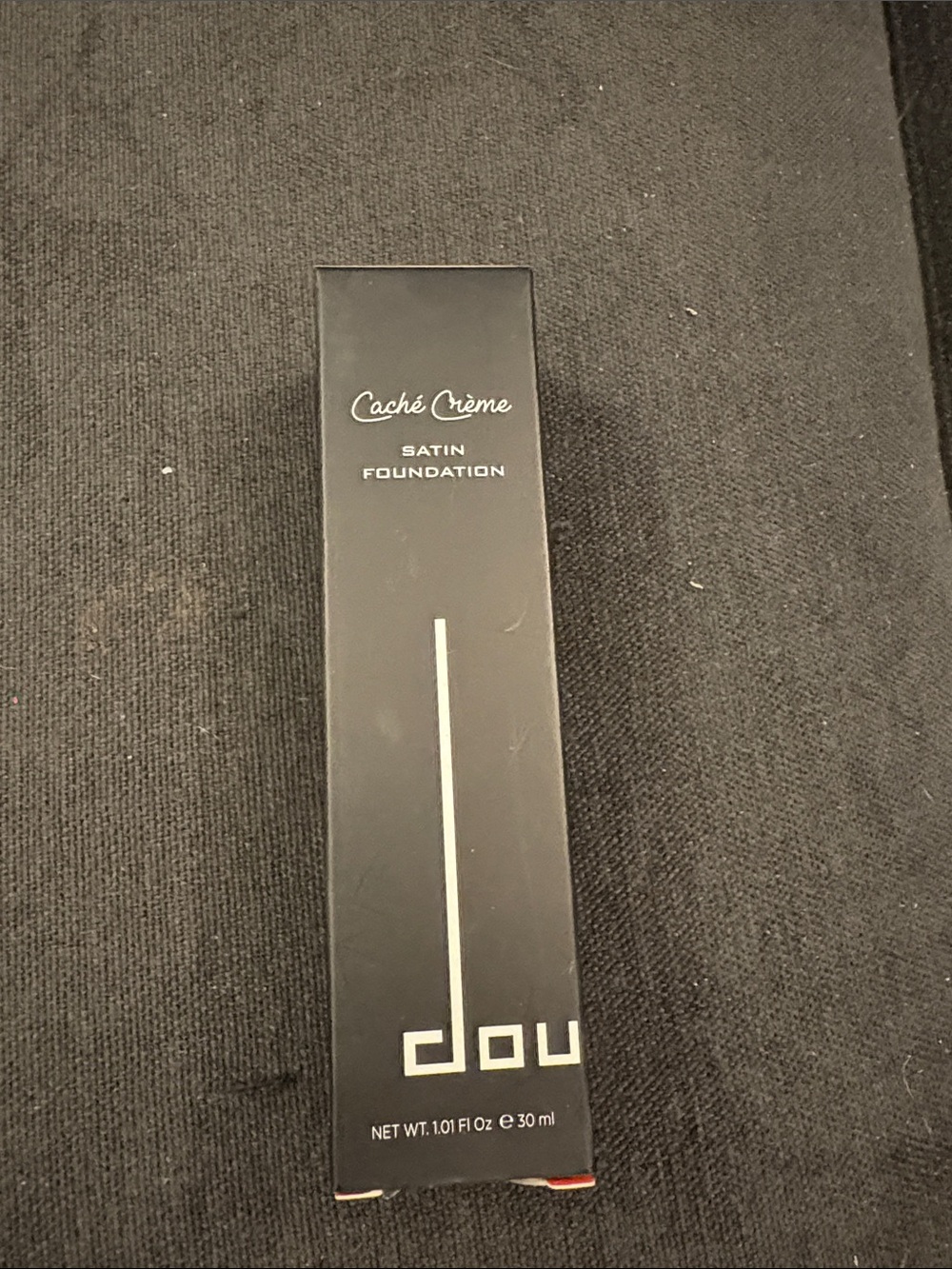 Doucce Satin Foundation - Black